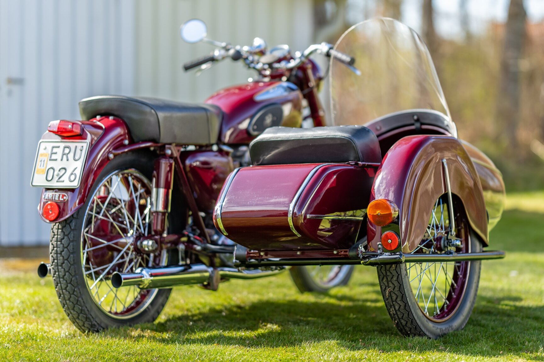 Exteriörbild på 1954 Ariel FH 650 Huntsmaster Twin