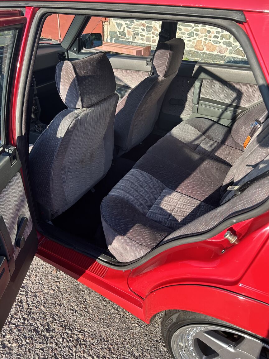 Interior image of 1988 Alfa Romeo 75 (4)