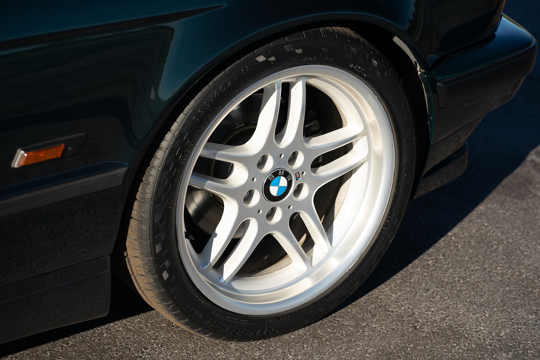 Exteriörbild på 1995 BMW 540i Touring - NO RESERVE (63)