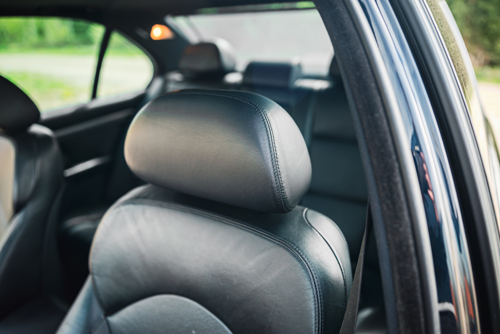 Interior image of 2000 BMW M5 E39