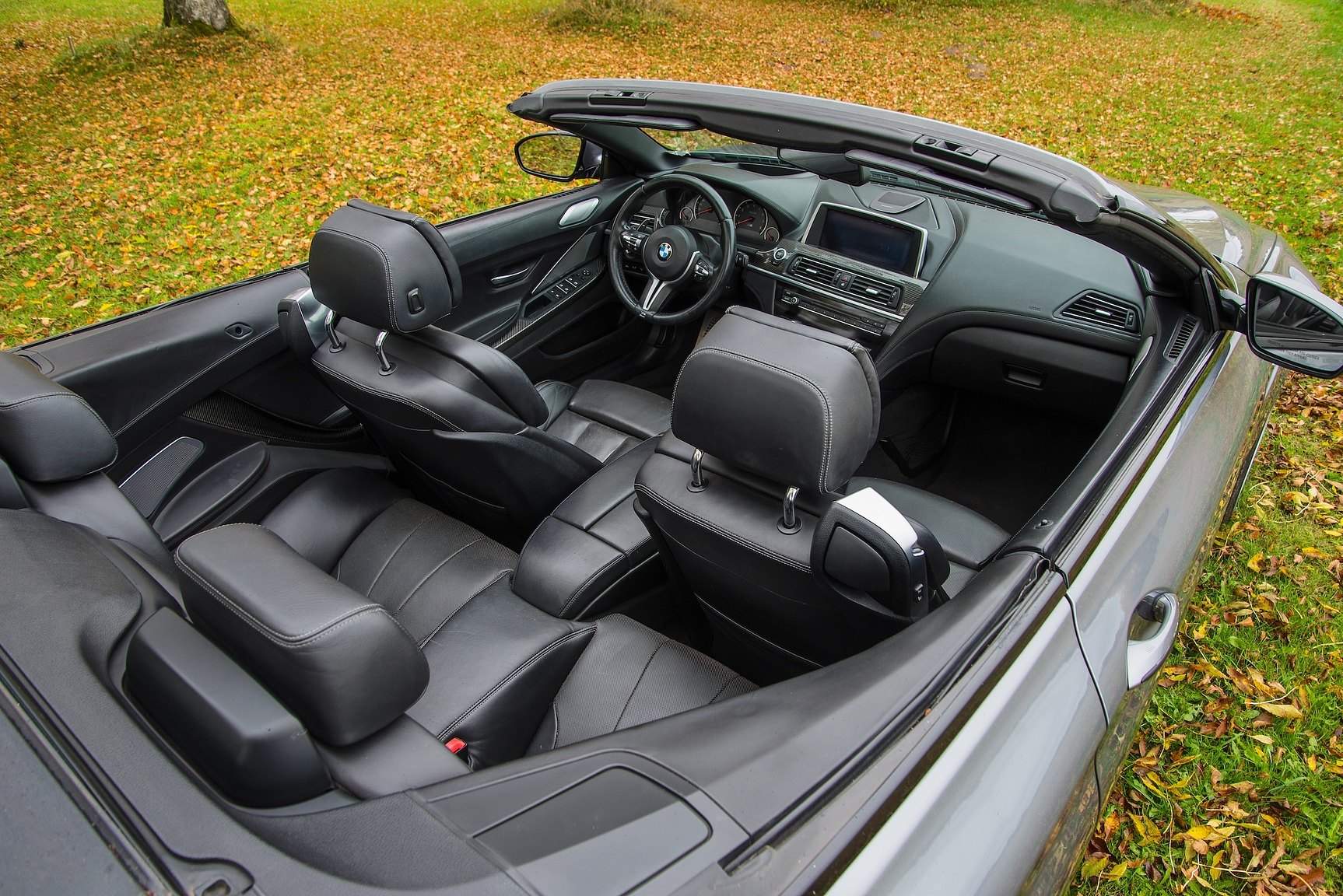 Interior image of 2014 BMW M6C