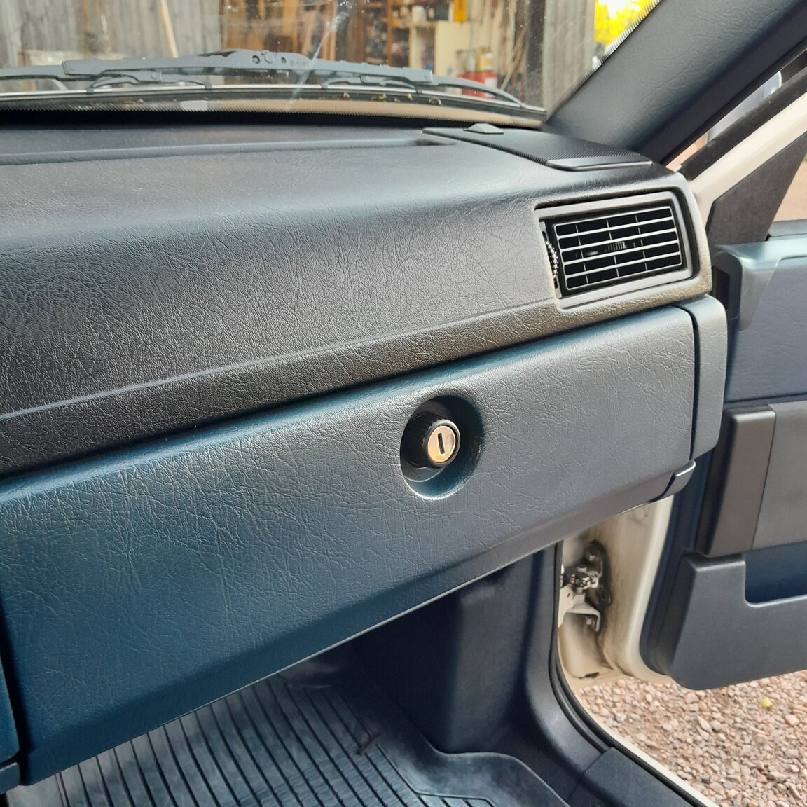 Interiörbild 1992 Volvo 944 GL SE