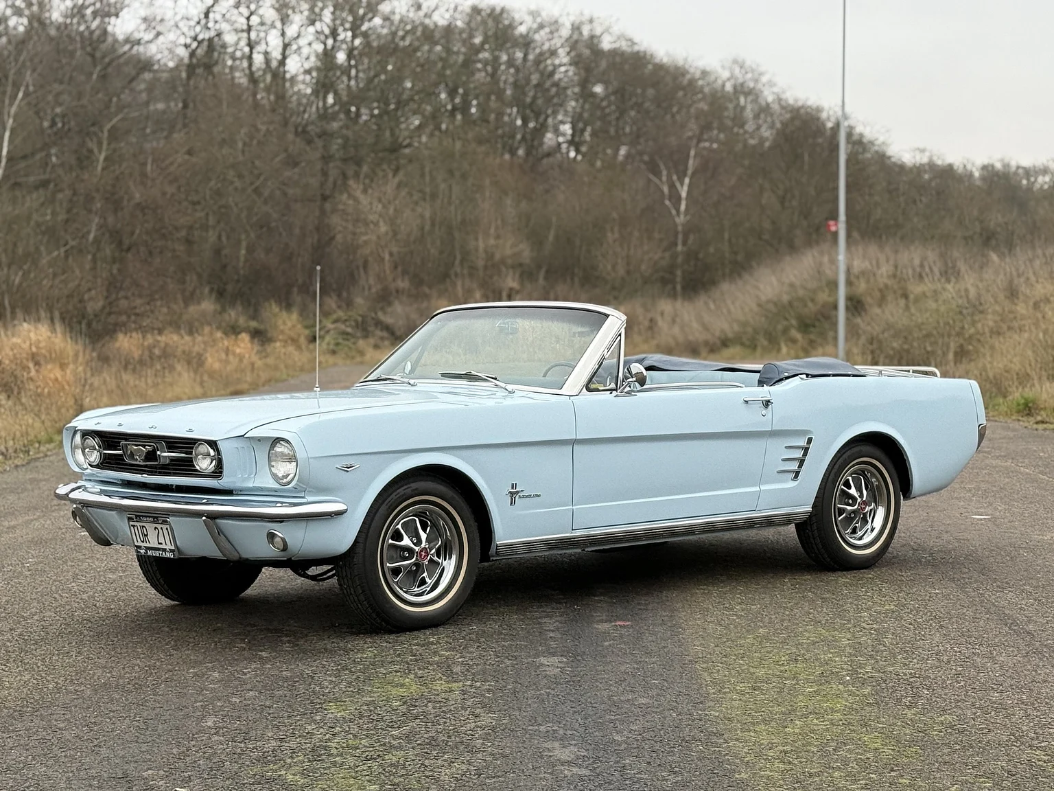 Exteriörbild på 1966 Ford Mustang Convertible 289 V8 (3)