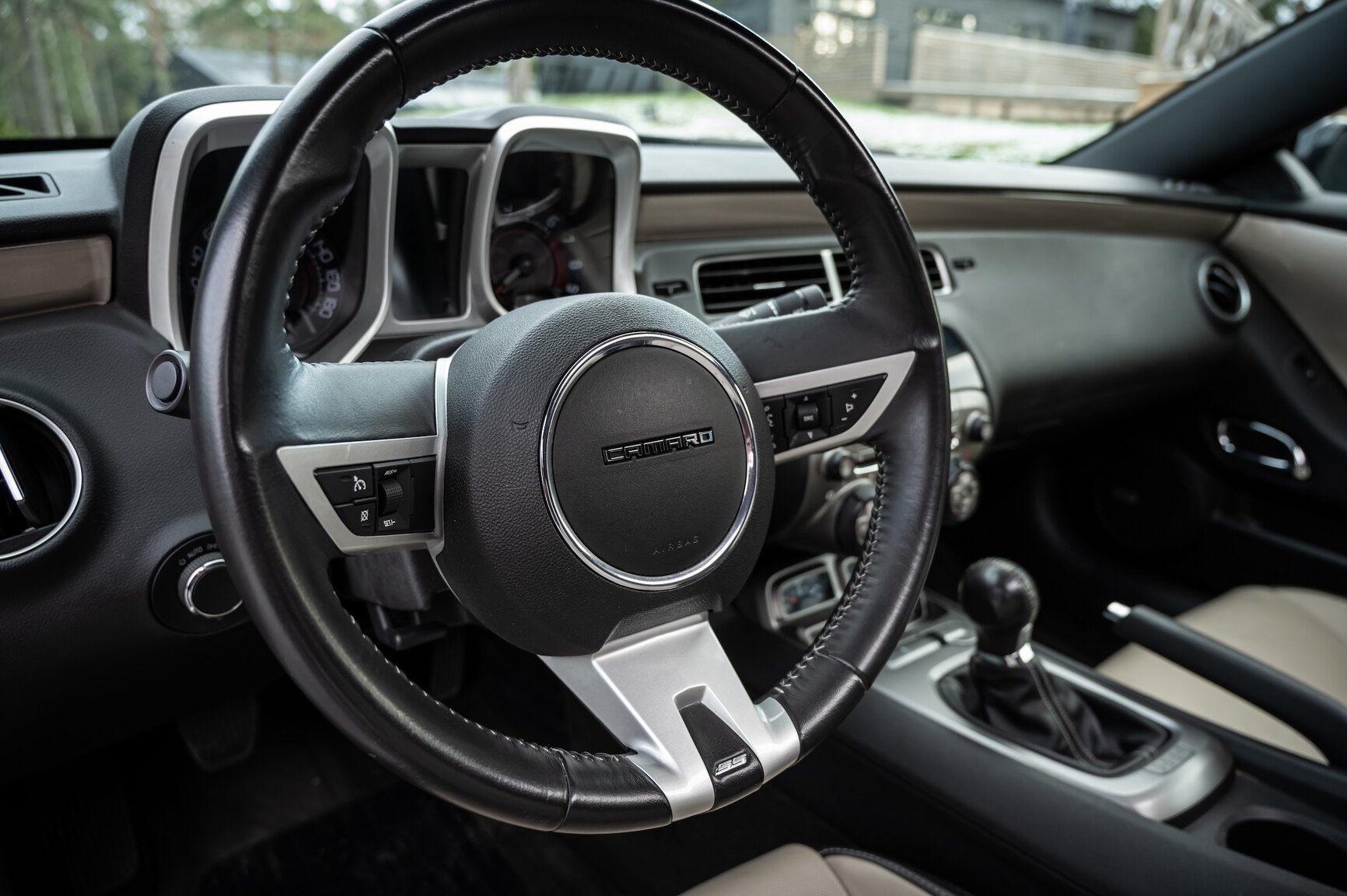 Interior image of 2010 Chevrolet Camaro SS (19)