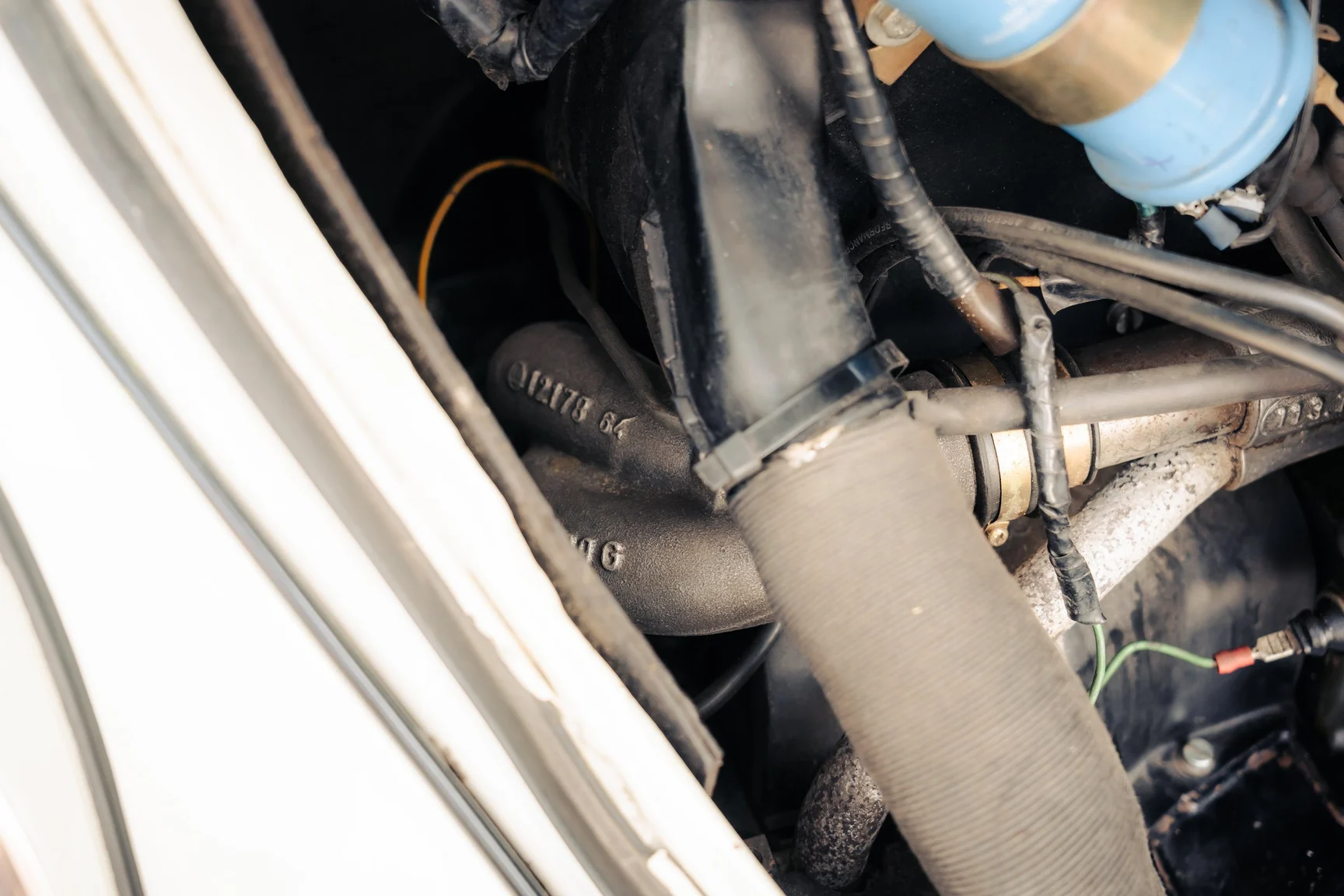 Image of 1972 Volkswagen 1302 S Cabriolet mechanics (14)