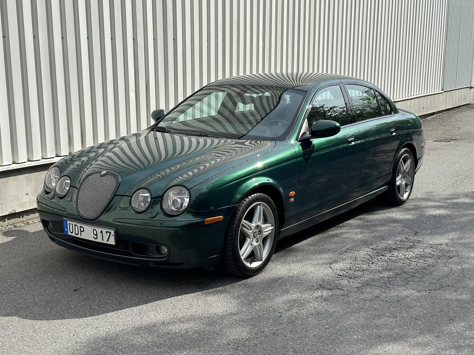 Exteriörbild på 2003 Jaguar S-Type R