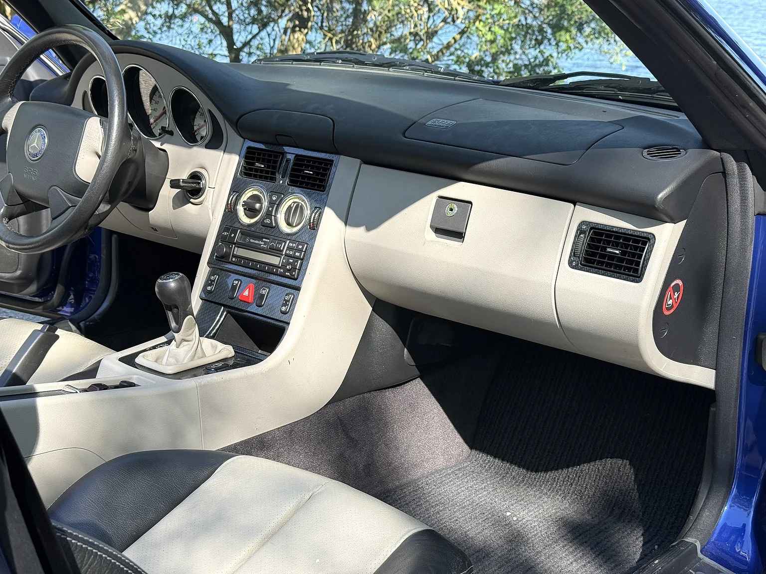Interiörbild 1997 Mercedes-Benz 230 SLK (34)