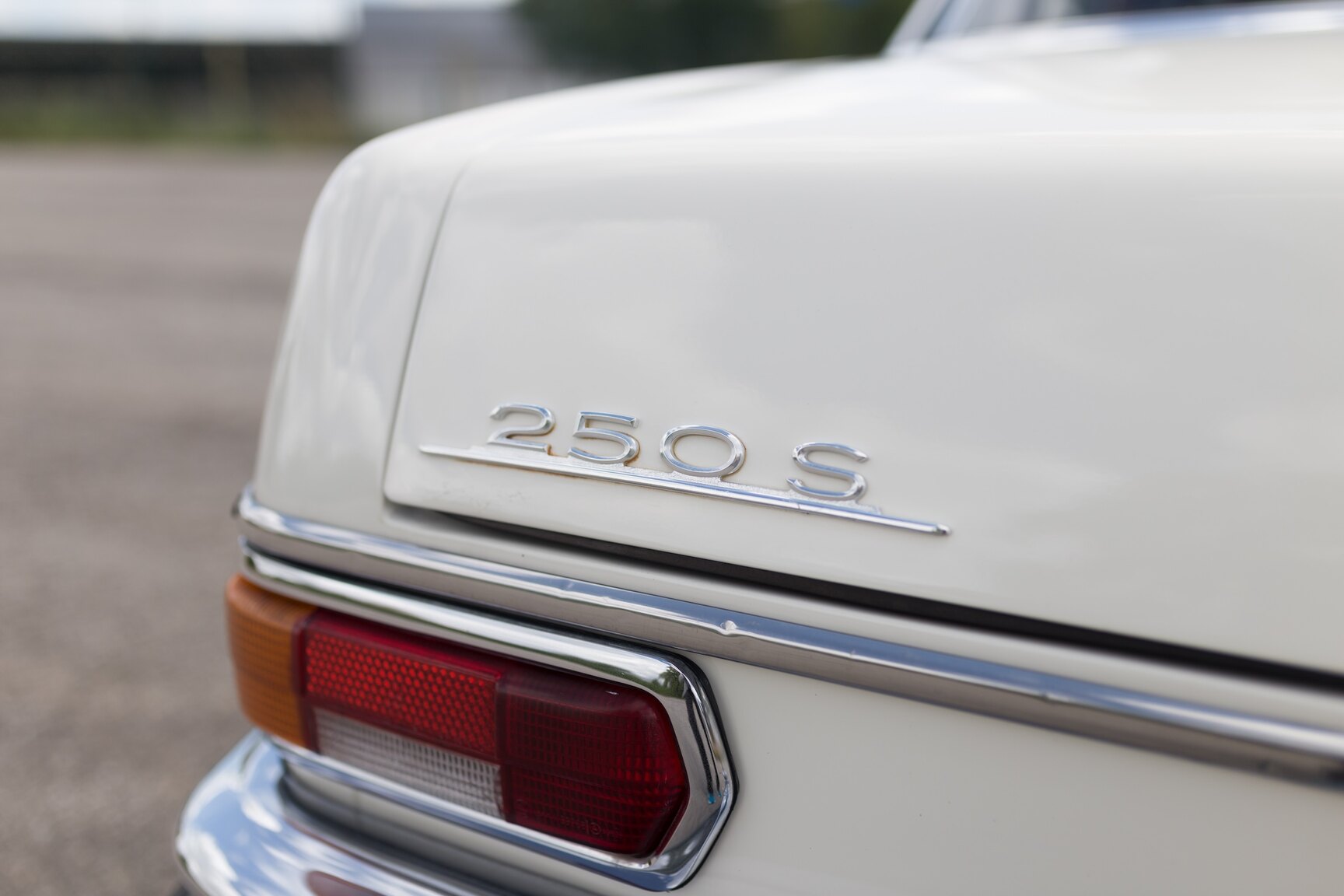 Exteriörbild på 1966  Mercedes-Benz 250 