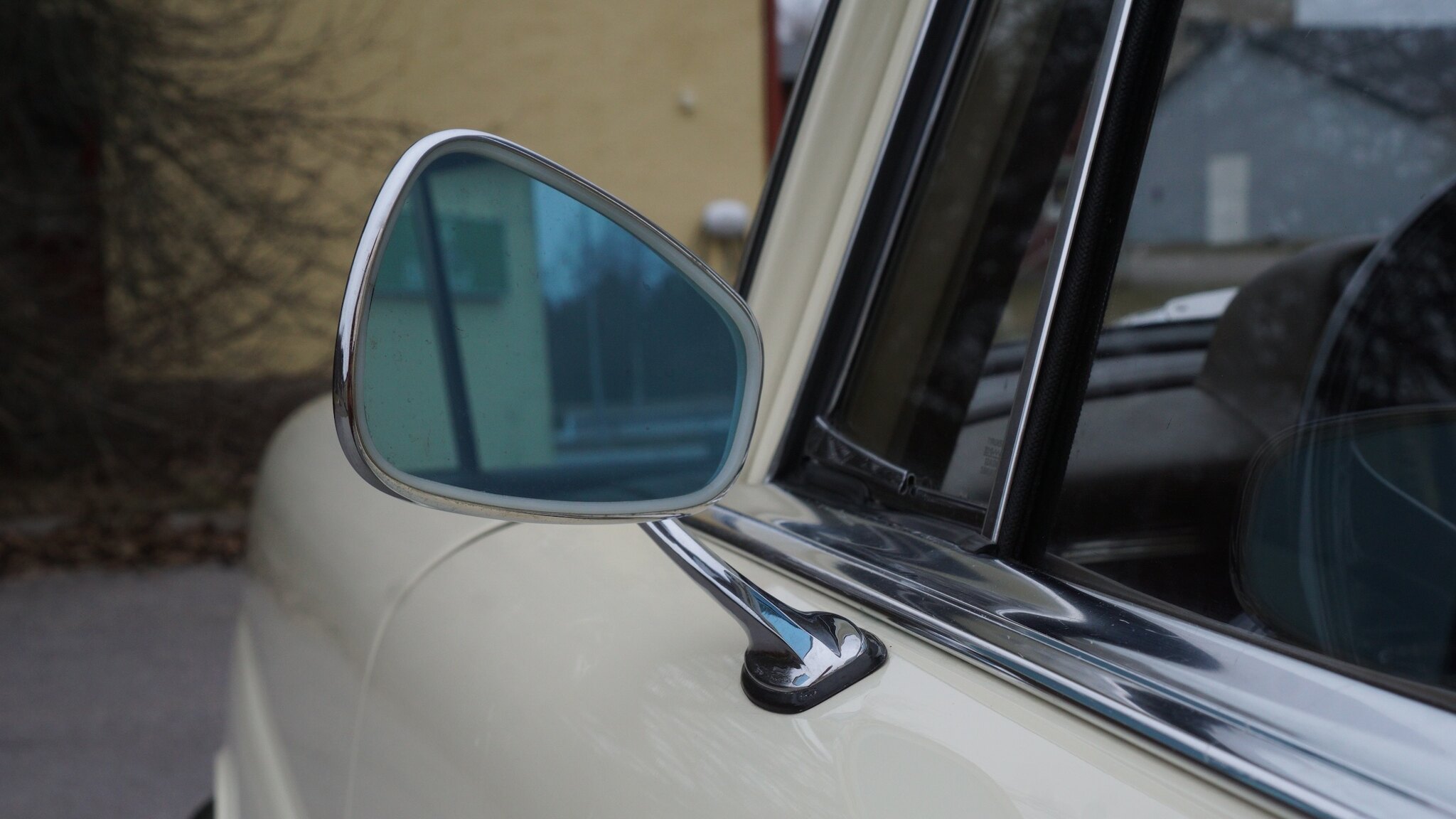 Exterior image of 1966 Mercedes-Benz 230 S