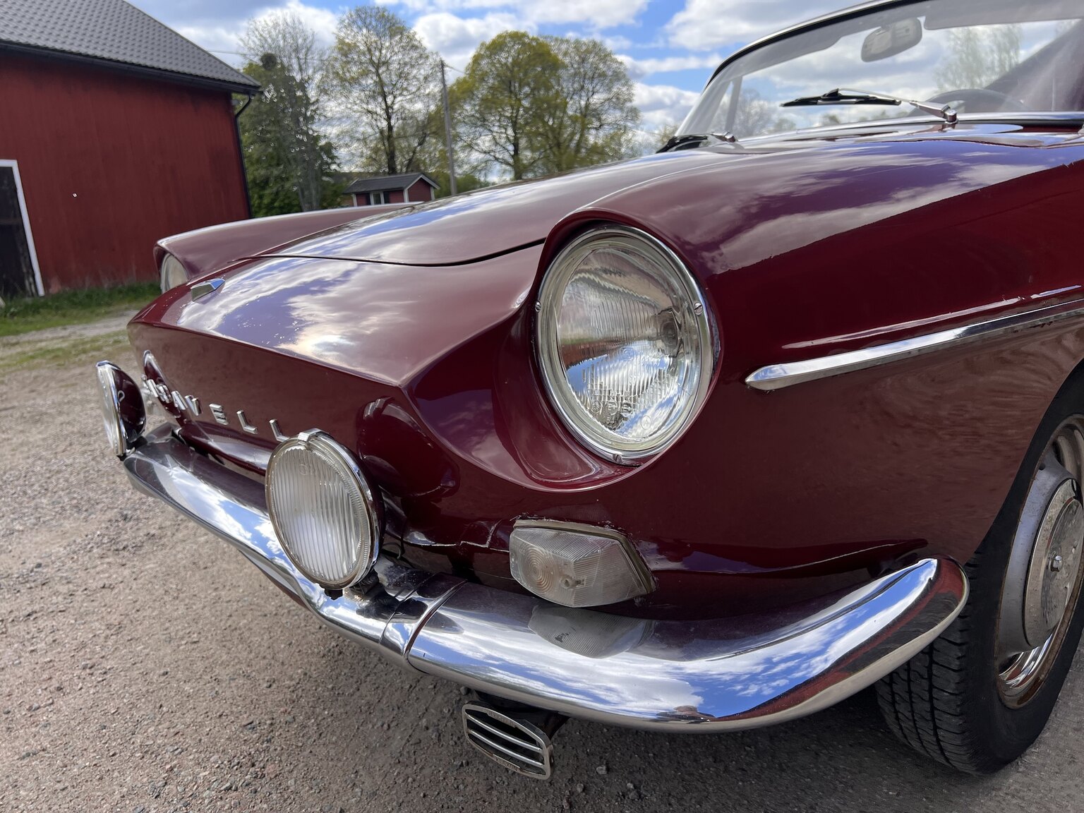Exterior image of 1967 Renault Caravelle Coupé