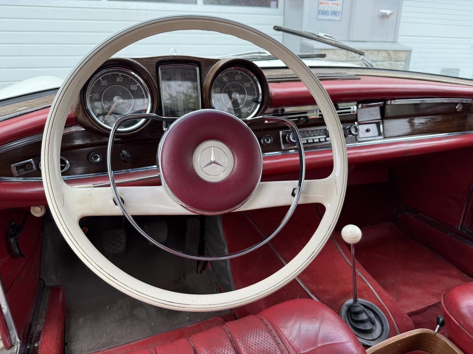 Interiörbild 1963 Mercedes-Benz 220 SE