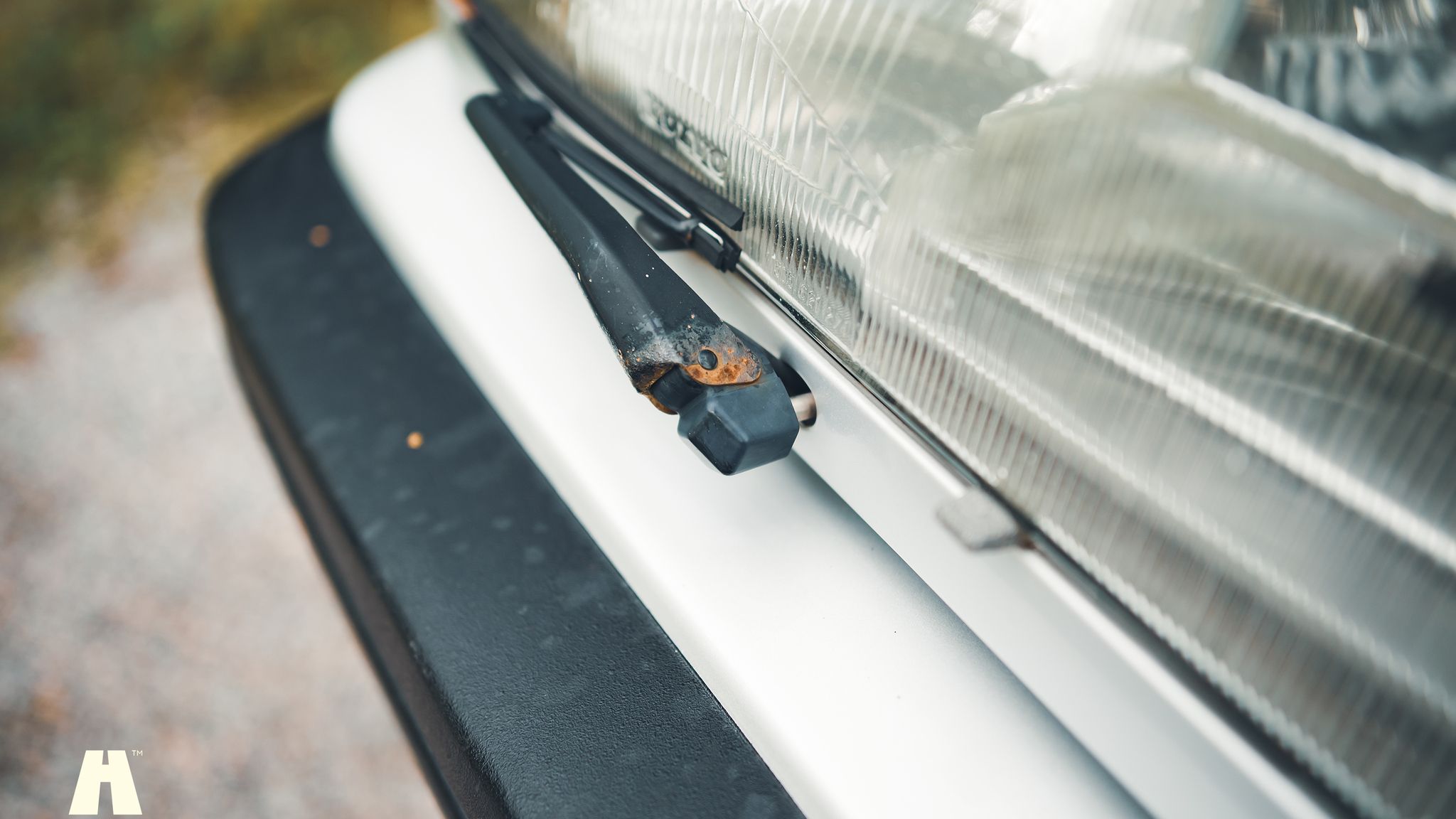 Exterior image of 1997 Volvo 945 