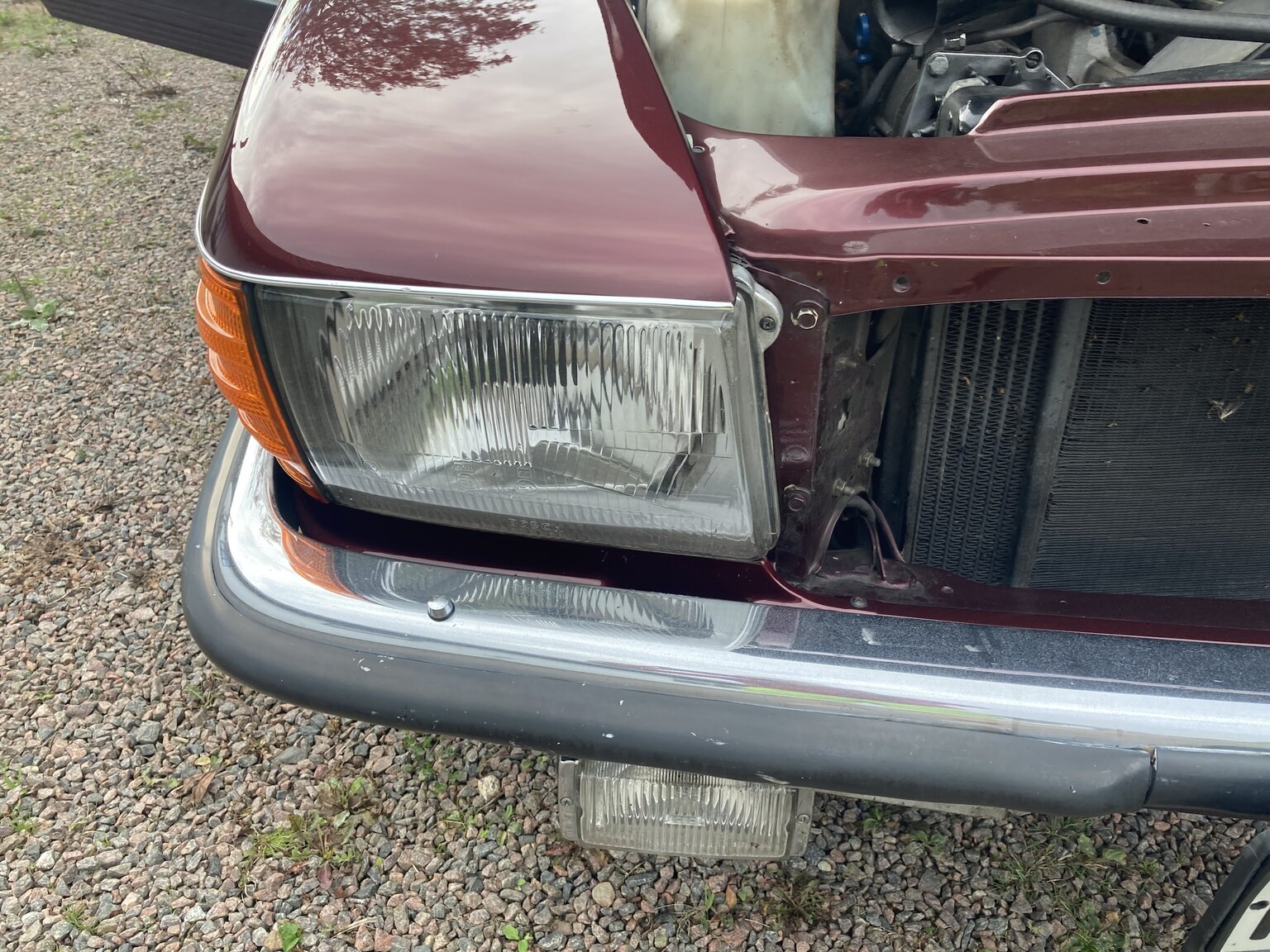 Exterior image of 1973 Mercedes-Benz 450 SLC