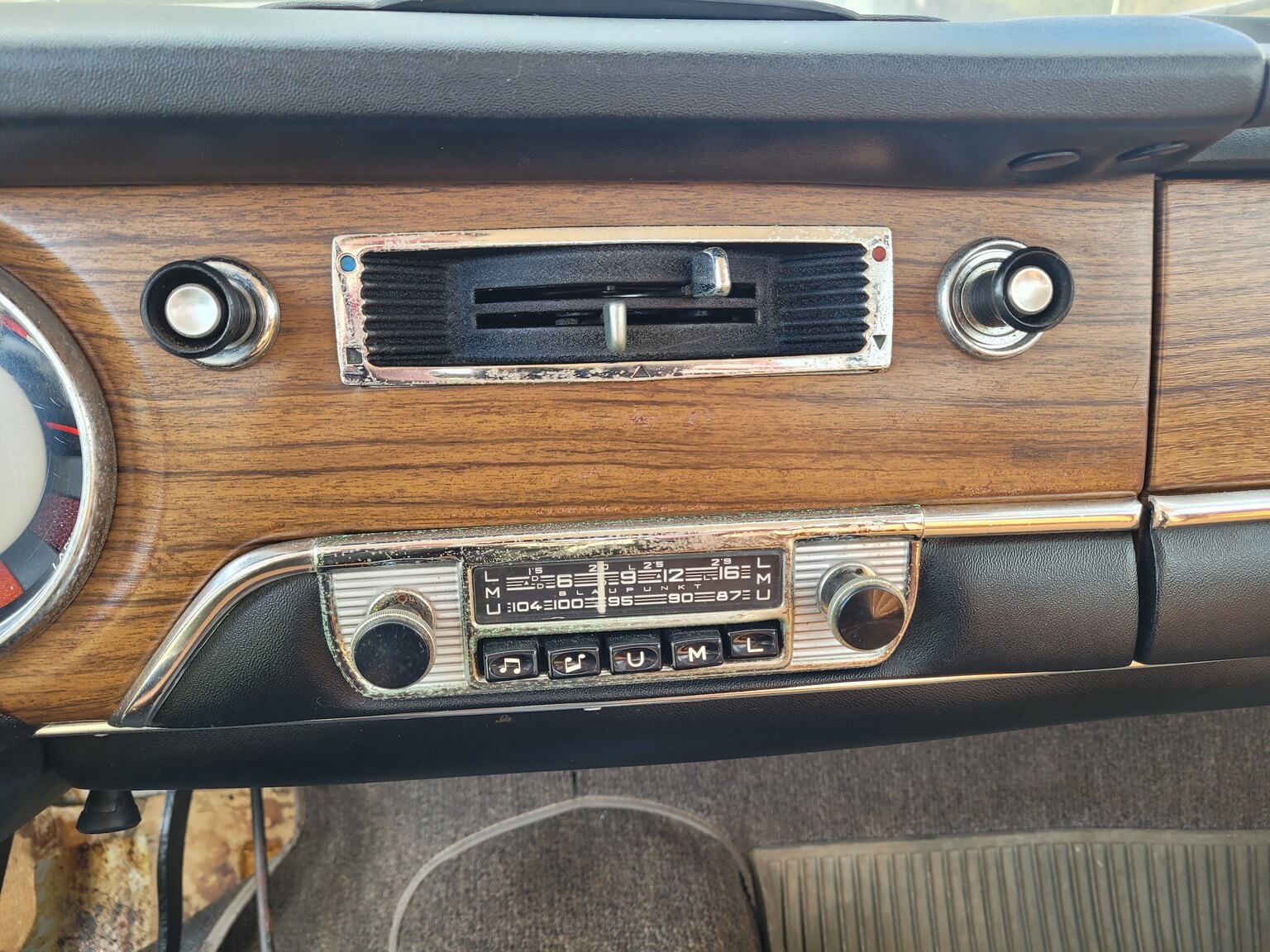 Innenraumfoto von 1966 Renoveringsobjekt BMW 1800