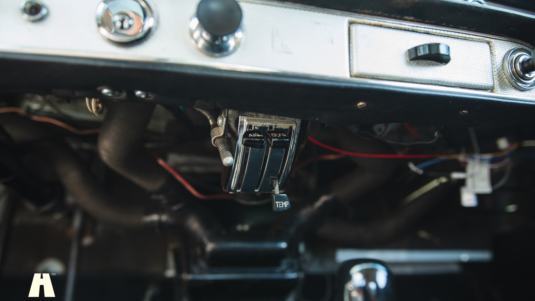 Interior image of 1966 Volvo P1800 S (76)