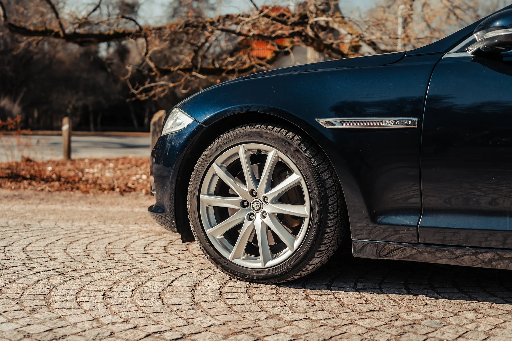Exterior image of 2012 Jaguar XJ (65)