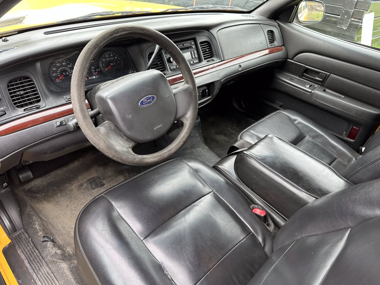 Innenraumfoto von 2011 Ford Crown Victoria New York Cab (1)