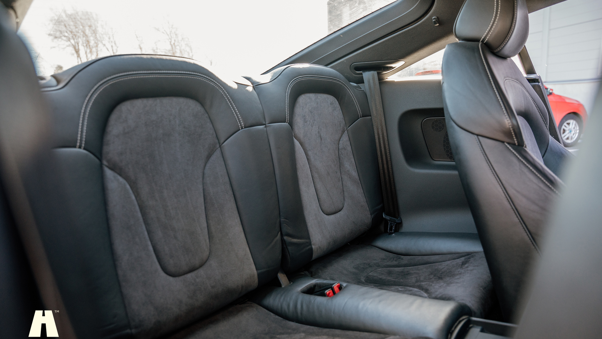 Interior image of 2009 Audi TTS (12)