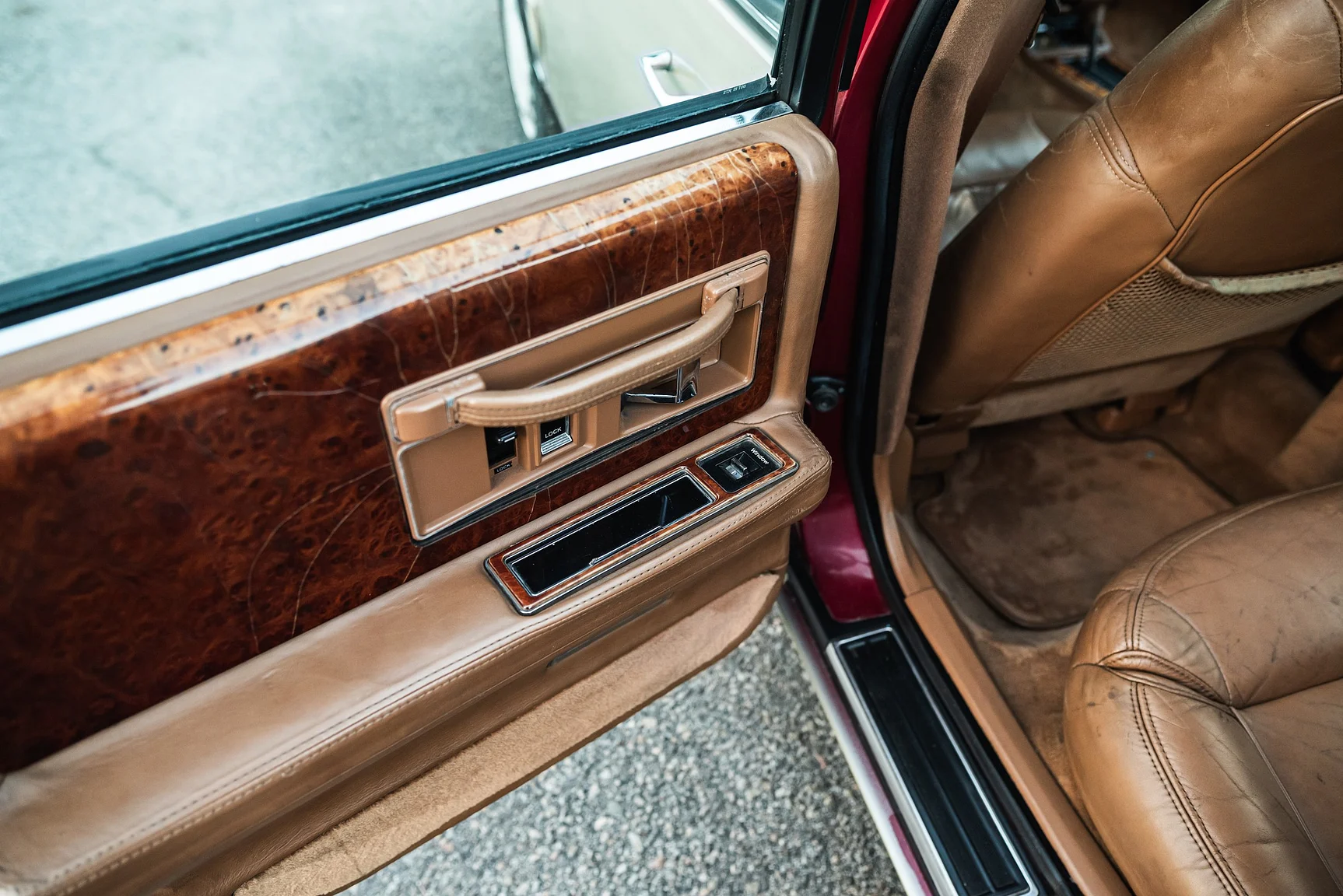 Interior image of 1989 Cadillac Seville (36)