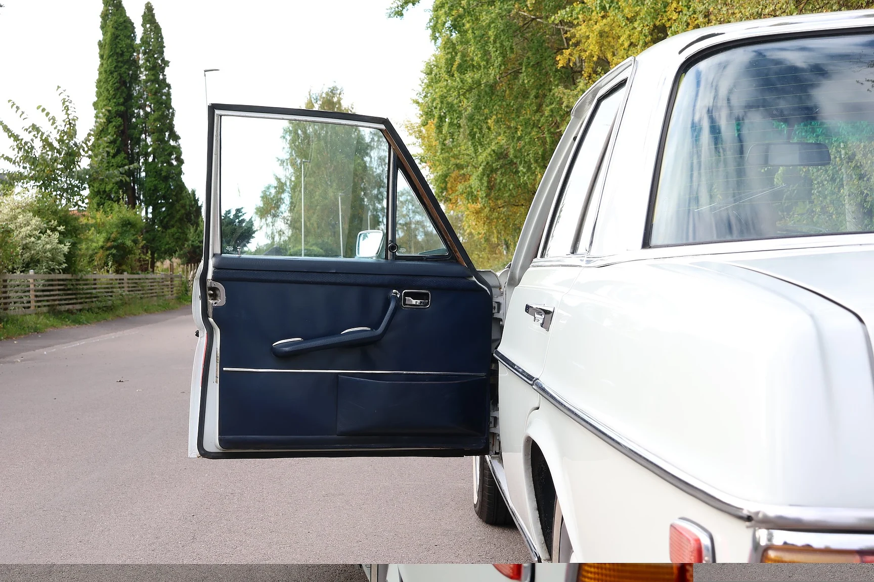 Interior image of 1972 Mercedes-Benz 280 SE 4.5  (2)