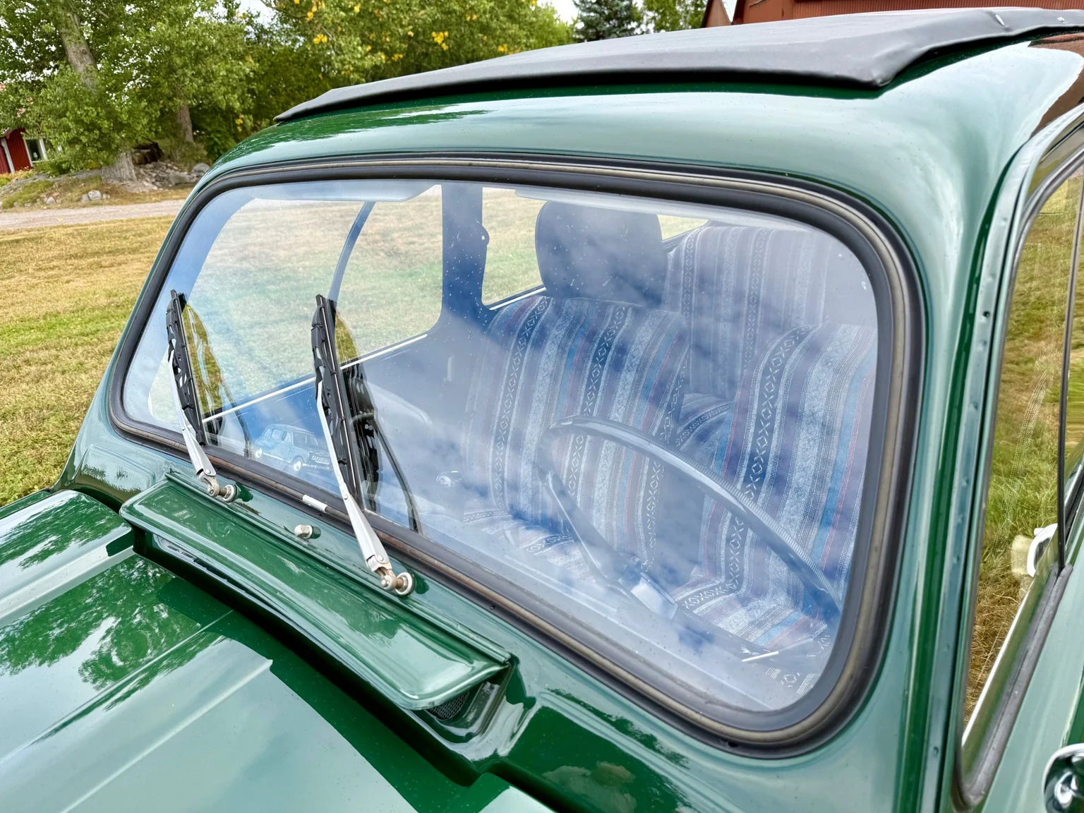 Exterior image of 1970 Renault 4 (11)