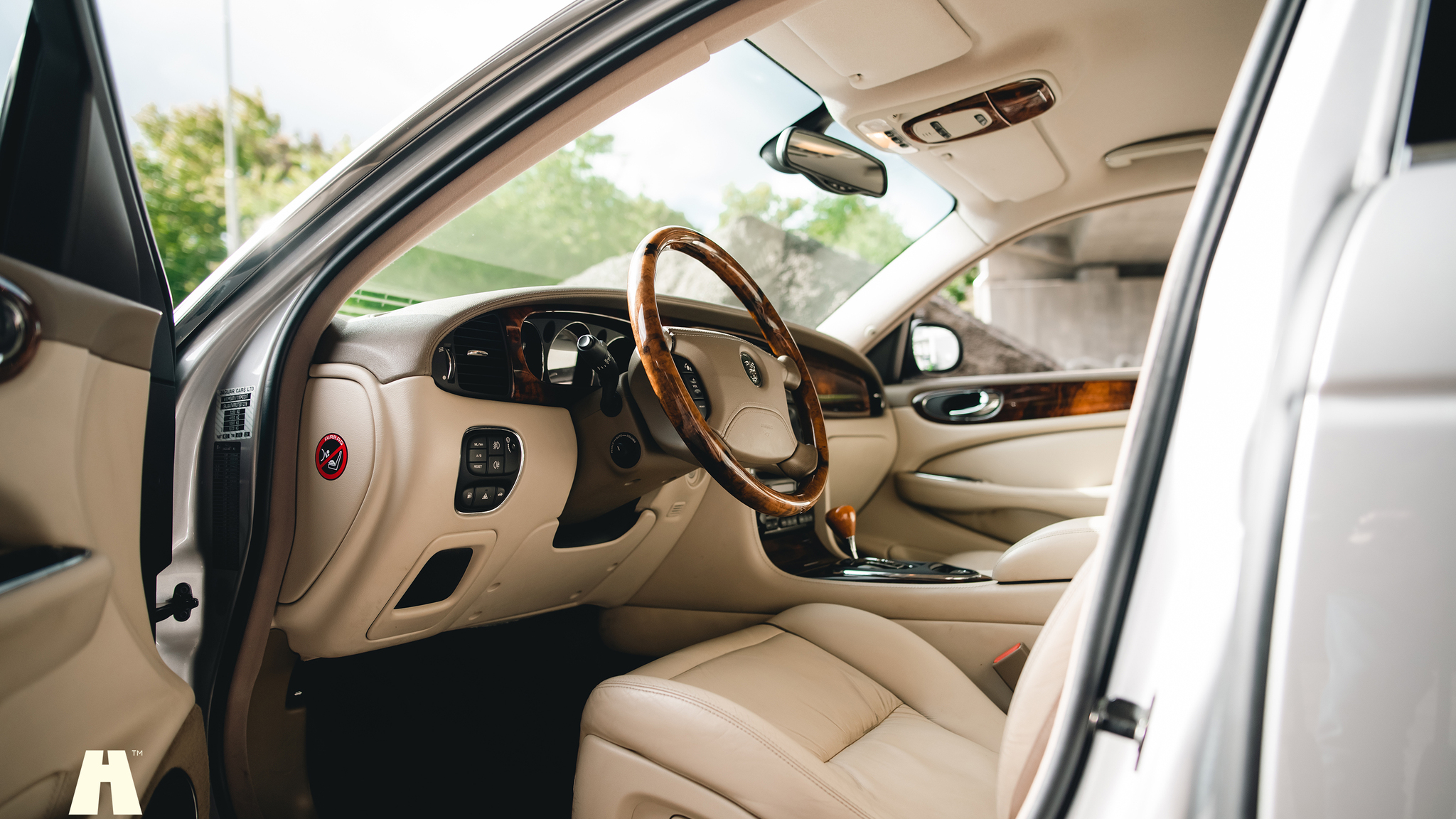 Interior image of 2003 Jaguar XJ Super V8