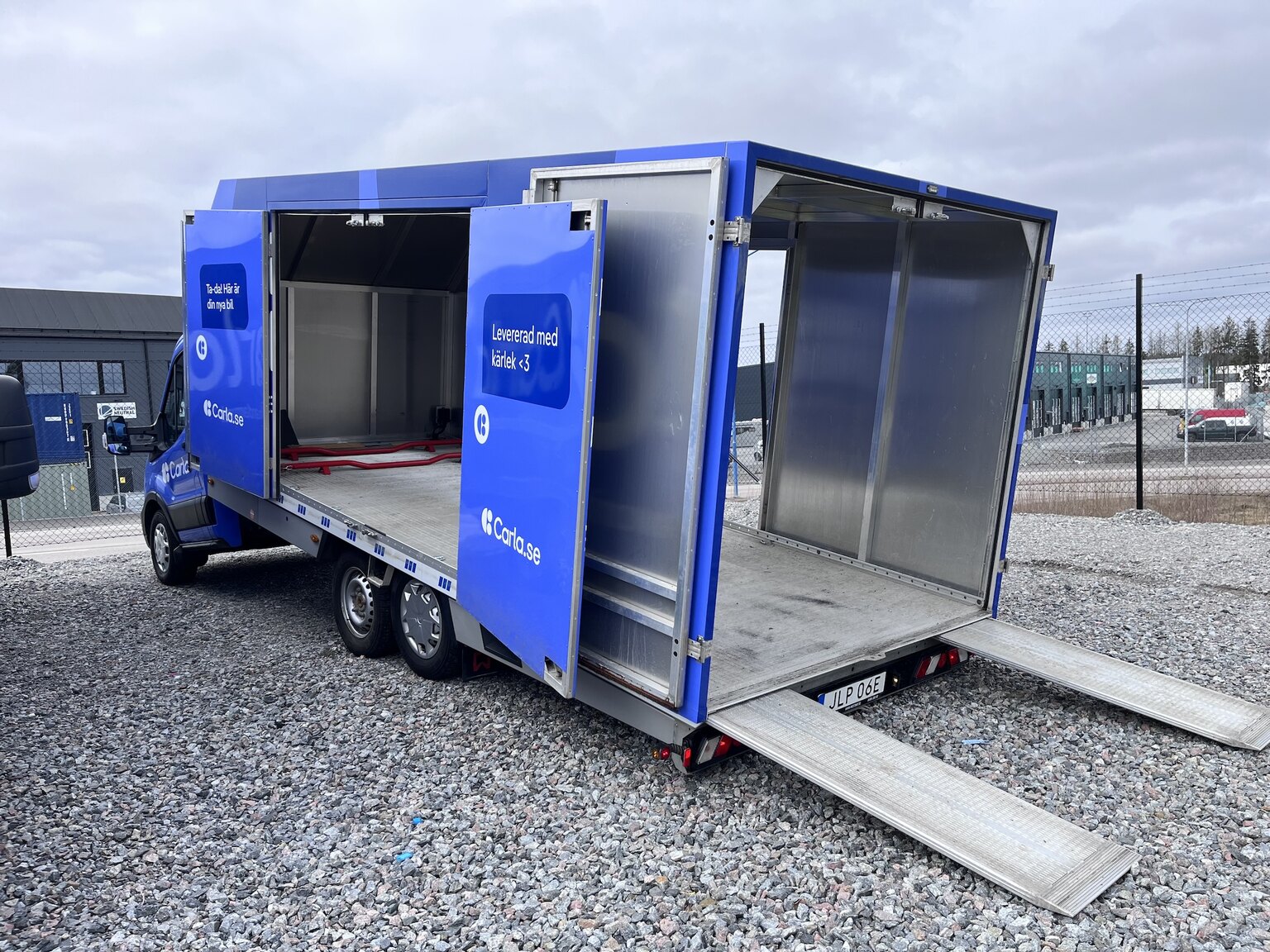 Exteriörbild på 2022 Ford Transit fordonstransport