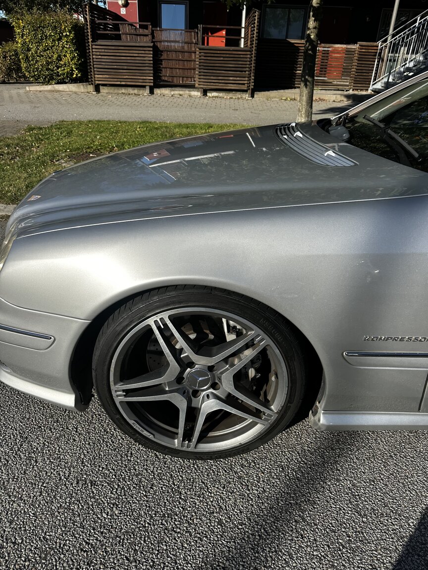 Exterior image of 2004 Mercedes-Benz CL 55 AMG