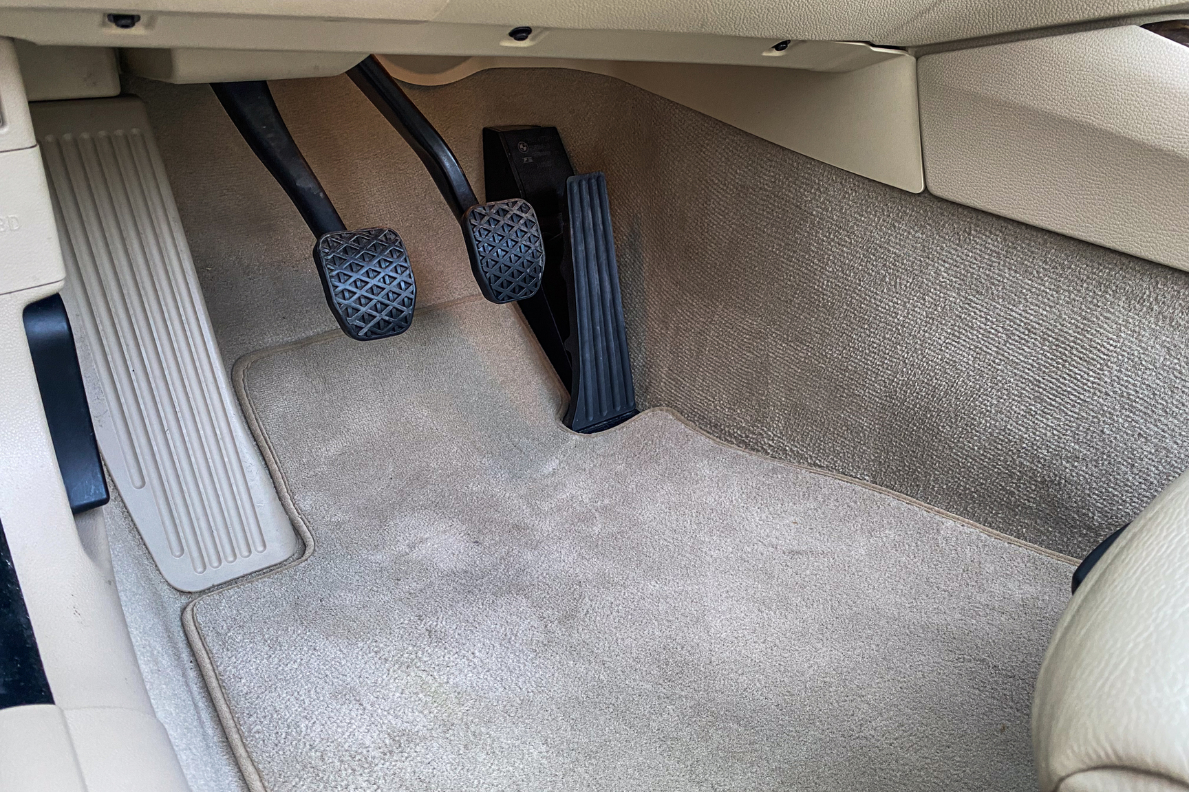 Innenraumfoto von 2007 BMW 335i Cabriolet (29)