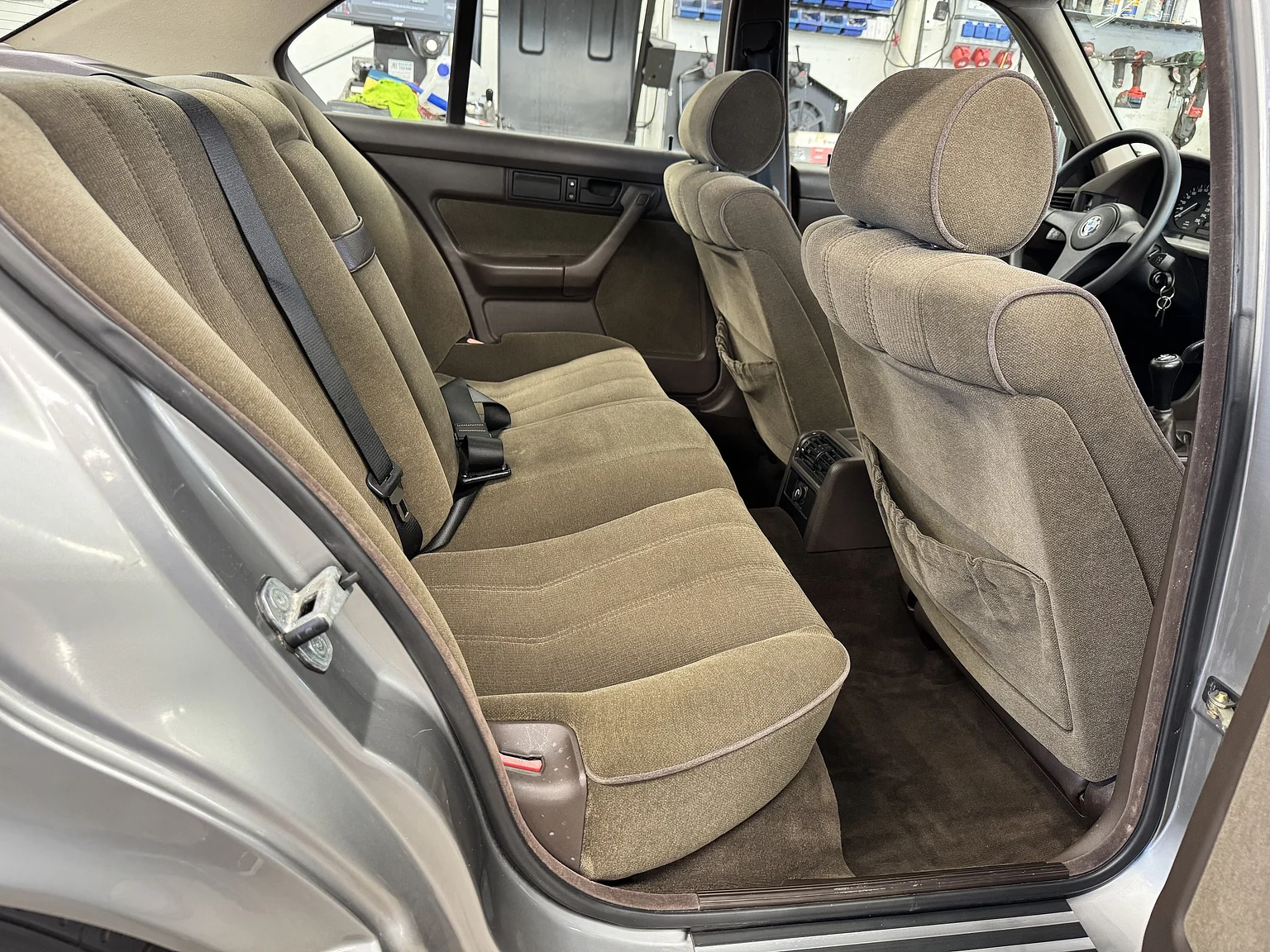 Interior image of 1988 BMW 535i - NO RESERVE (51)