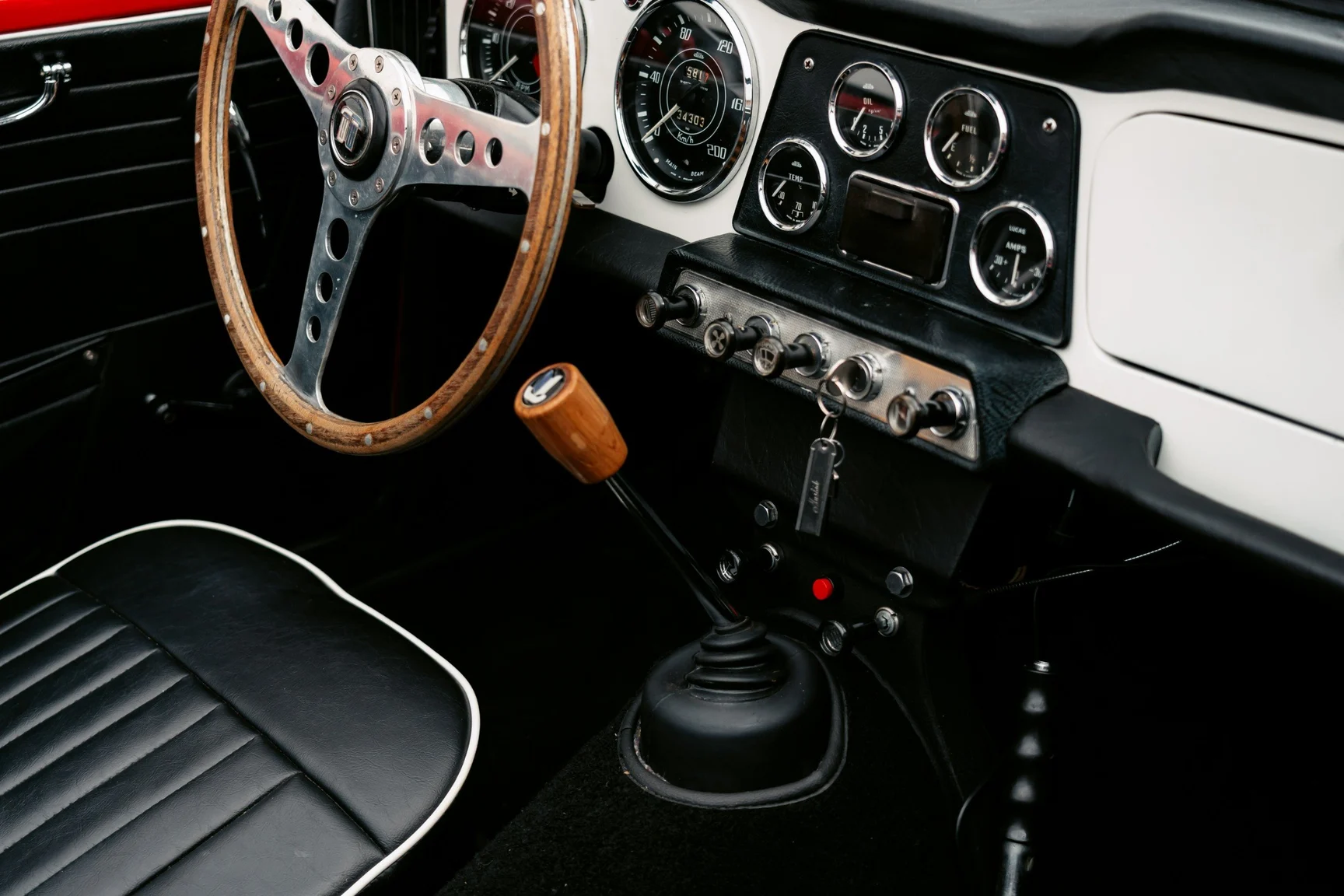 Interior image of 1963 Triumph TR4 (35)