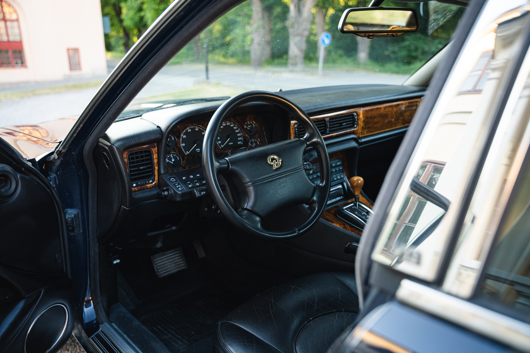 Innenraumfoto von 1995 Jaguar XJ Double SIX