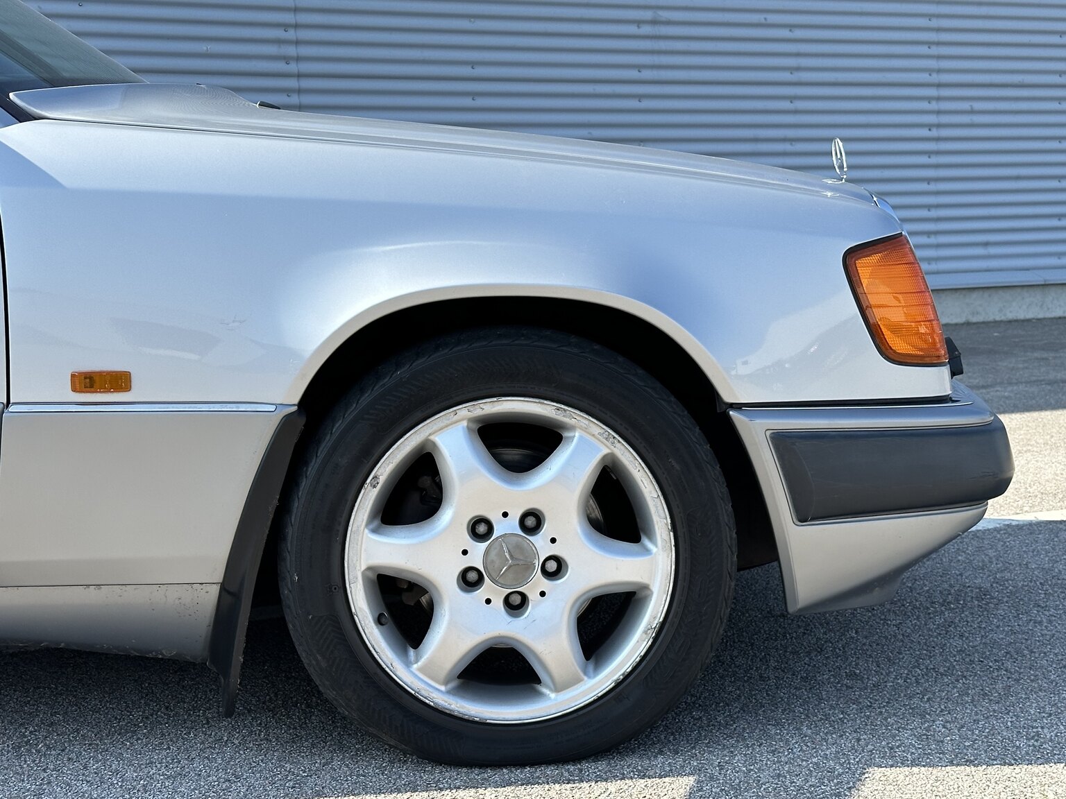 Exterior image of 1992 Mercedes-Benz 250D