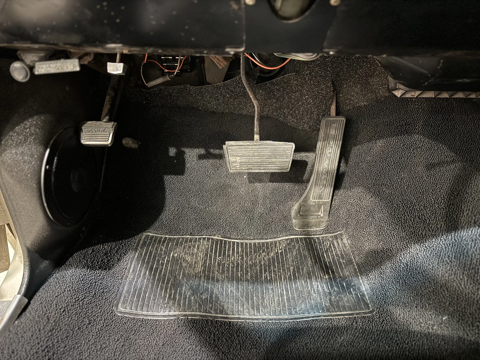 Interior image of 1964 Oldsmobile Cutlass Convertible (20)