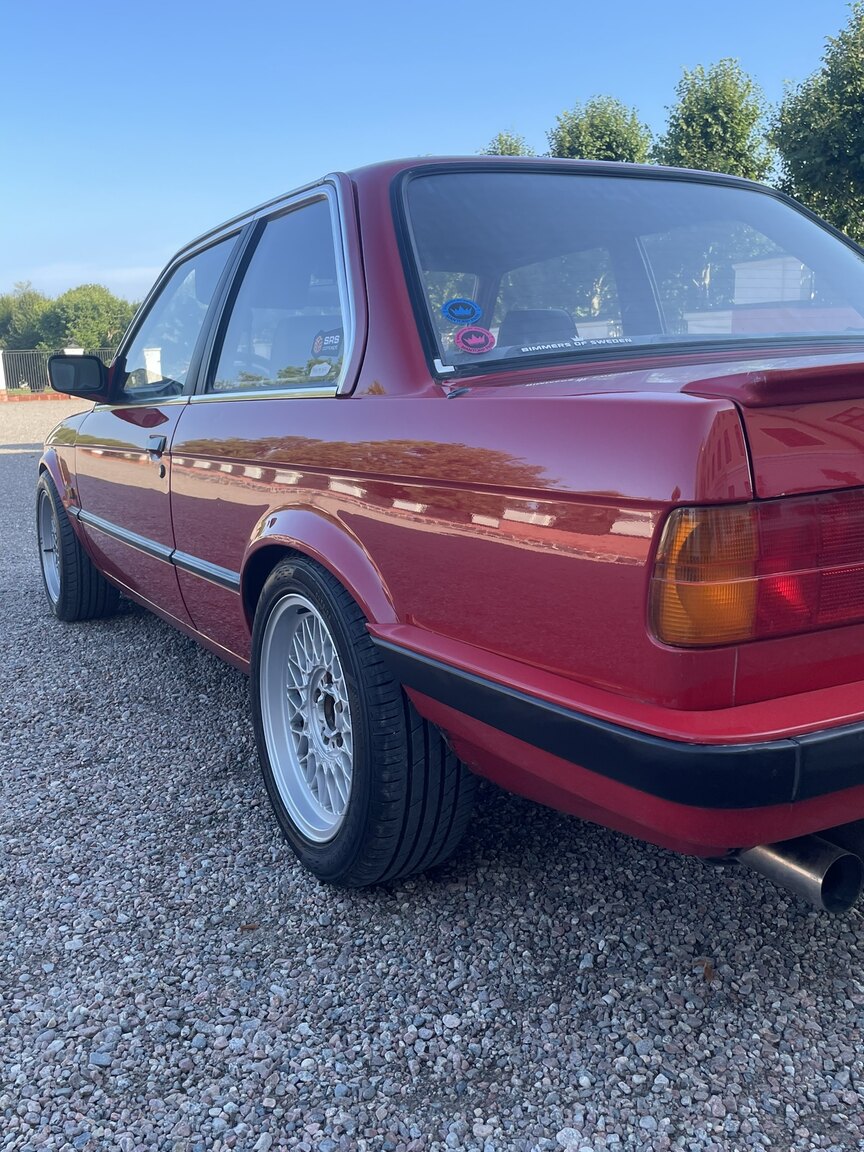 Exteriörbild på 1987 BMW 320i