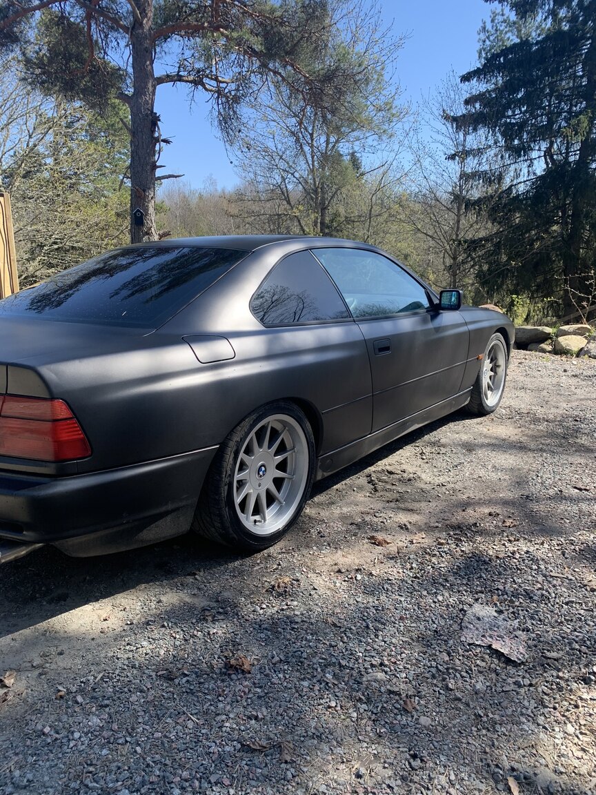 Exterior image of 1995 BMW 840i (60)