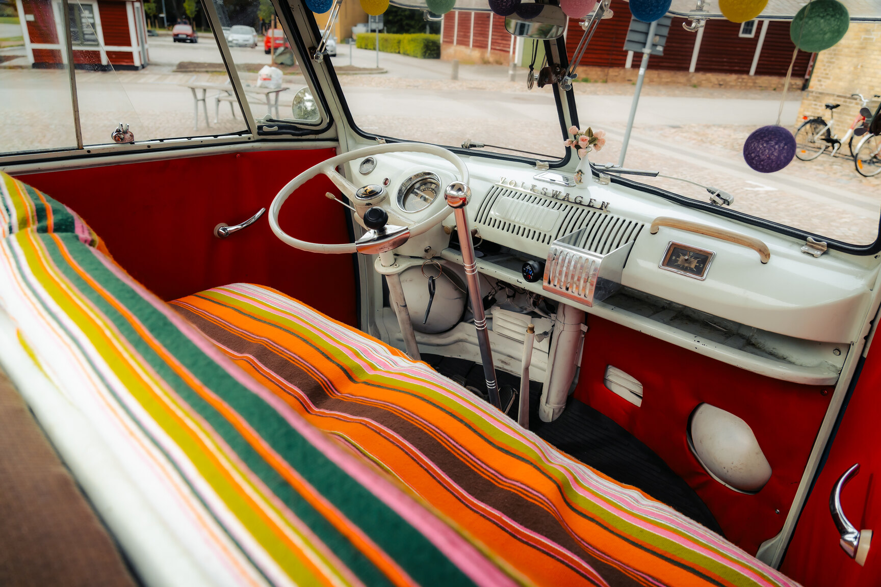 Innenraumfoto von 1964 Volkswagen Kleinbus Transporter 1500 Deluxe “21-fönsters Samba”