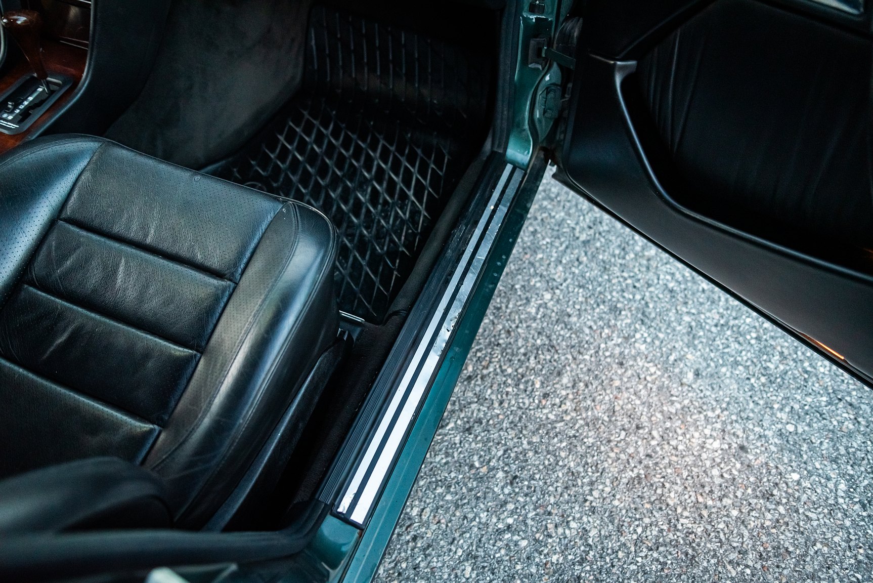 Interior image of 1996 MERCEDES-BENZ E 320 T