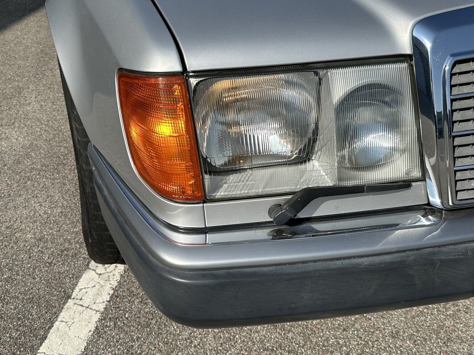 Exterior image of 1992 Mercedes-Benz 250D