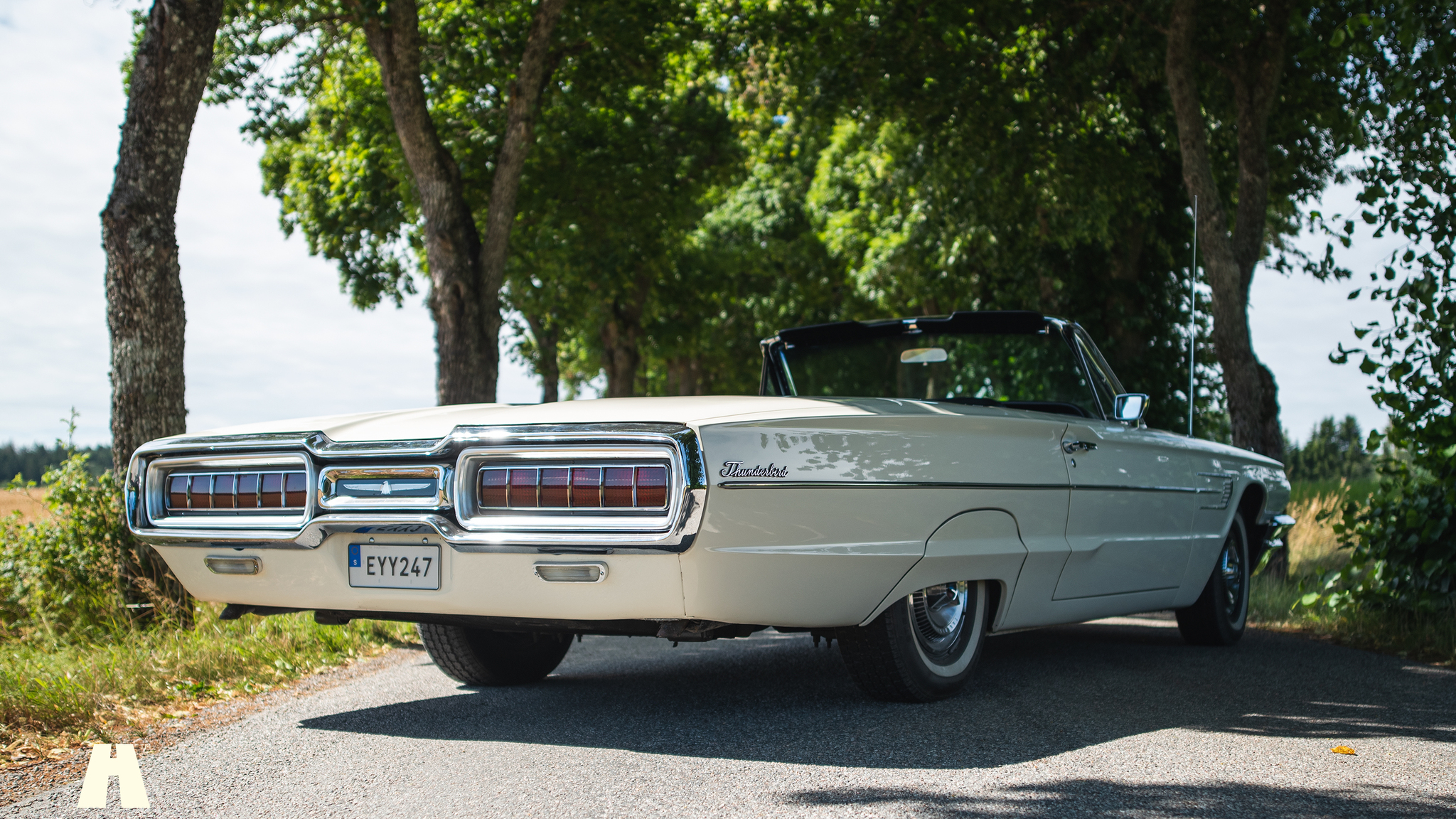 Exterior image of 1965 Ford Thunderbird (6)