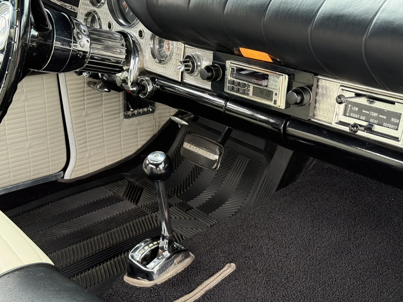 Interior image of 1957 Ford Thunderbird (38)