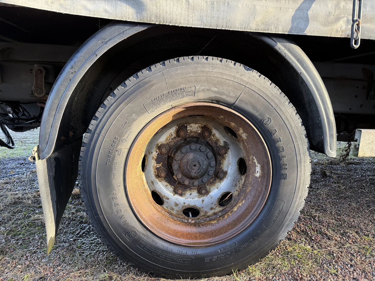 Exteriörbild på 2000 Volvo FL6 4x2 - NO RESERVE (24)