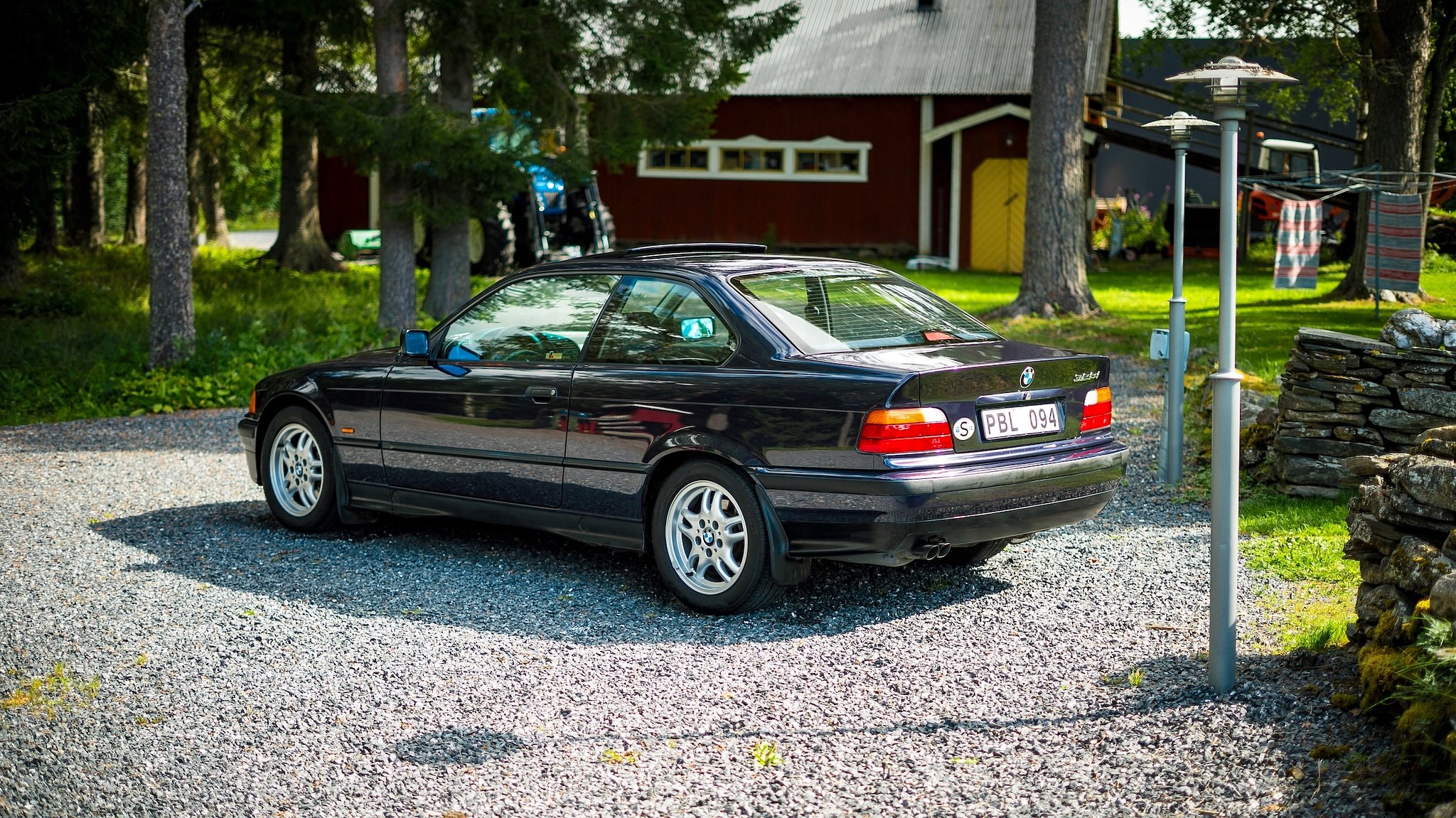 Exterior image of 1997 BMW 328i Coupé Automatisk