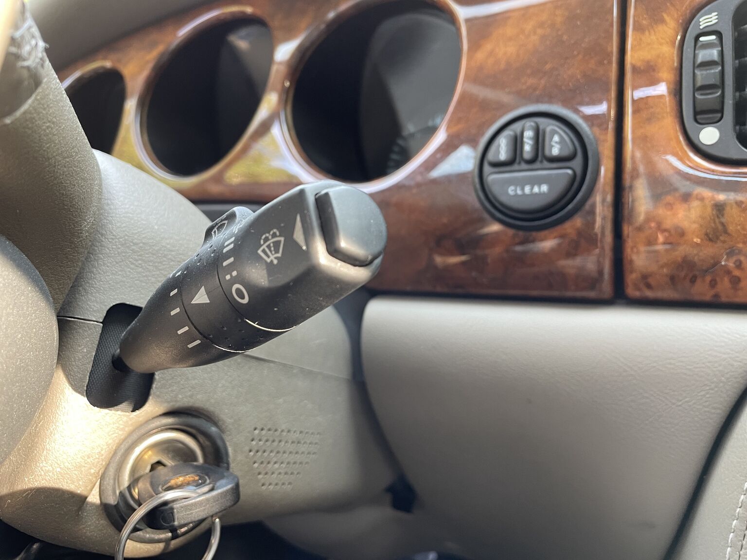 Innenraumfoto von 1998 Jaguar XJ8 Sovereign (1)