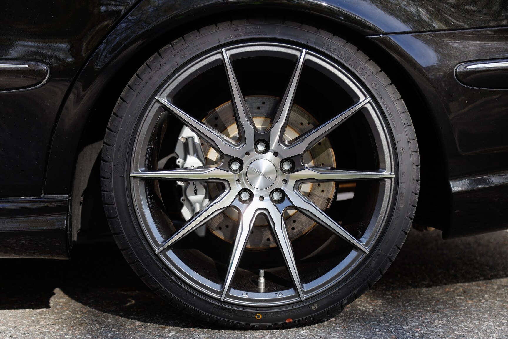Exteriörbild på 2003 Mercedes-Benz E55 AMG