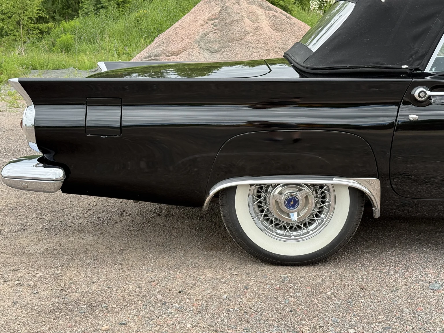 Exterior image of 1957 Ford Thunderbird (34)