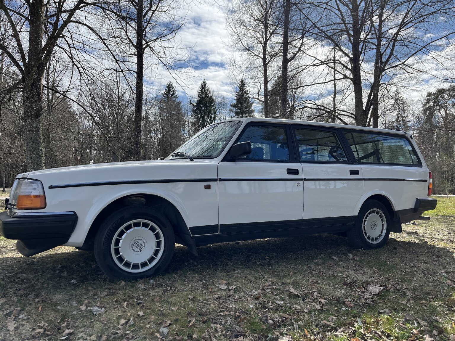 Exterior image of 1993 Volvo 245 GL
