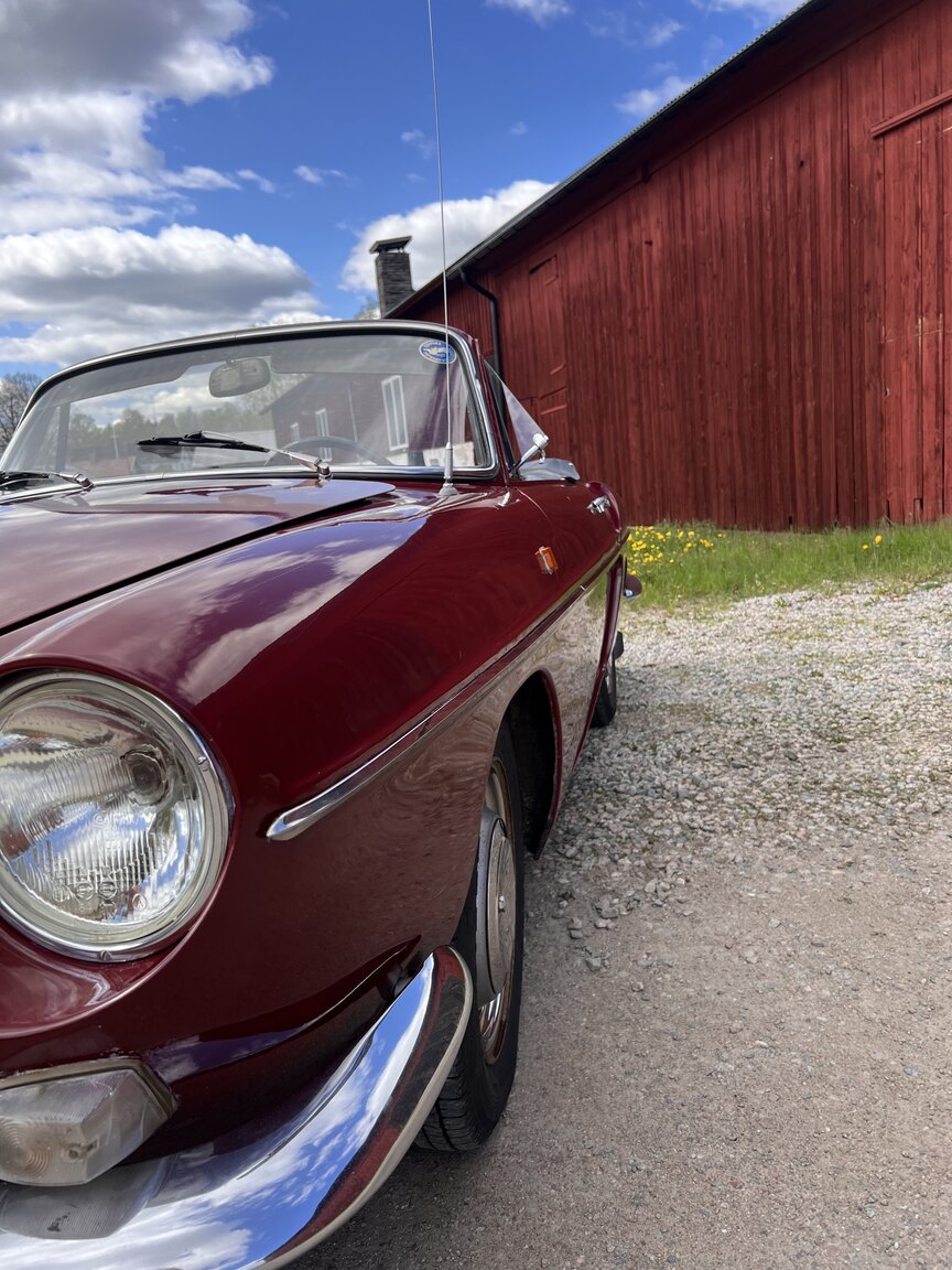 Exterior image of 1967 Renault Caravelle Coupé
