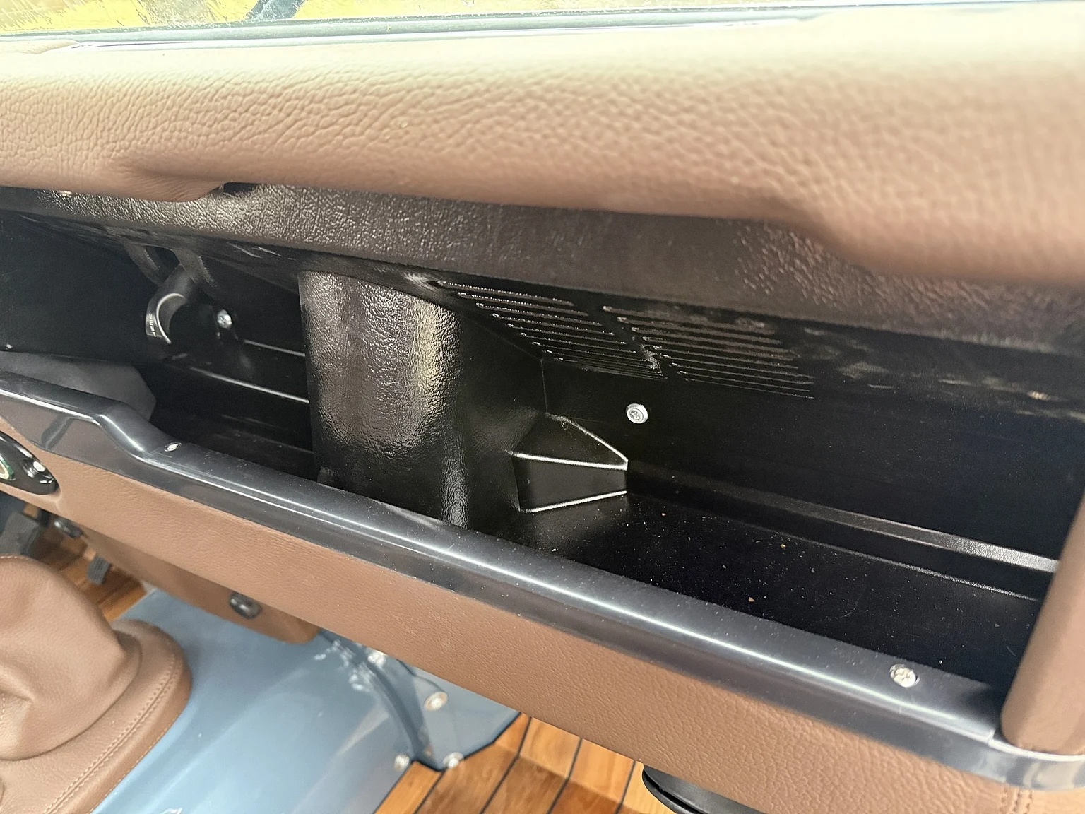 Innenraumfoto von 2000 Land Rover Defender 110 C (30)