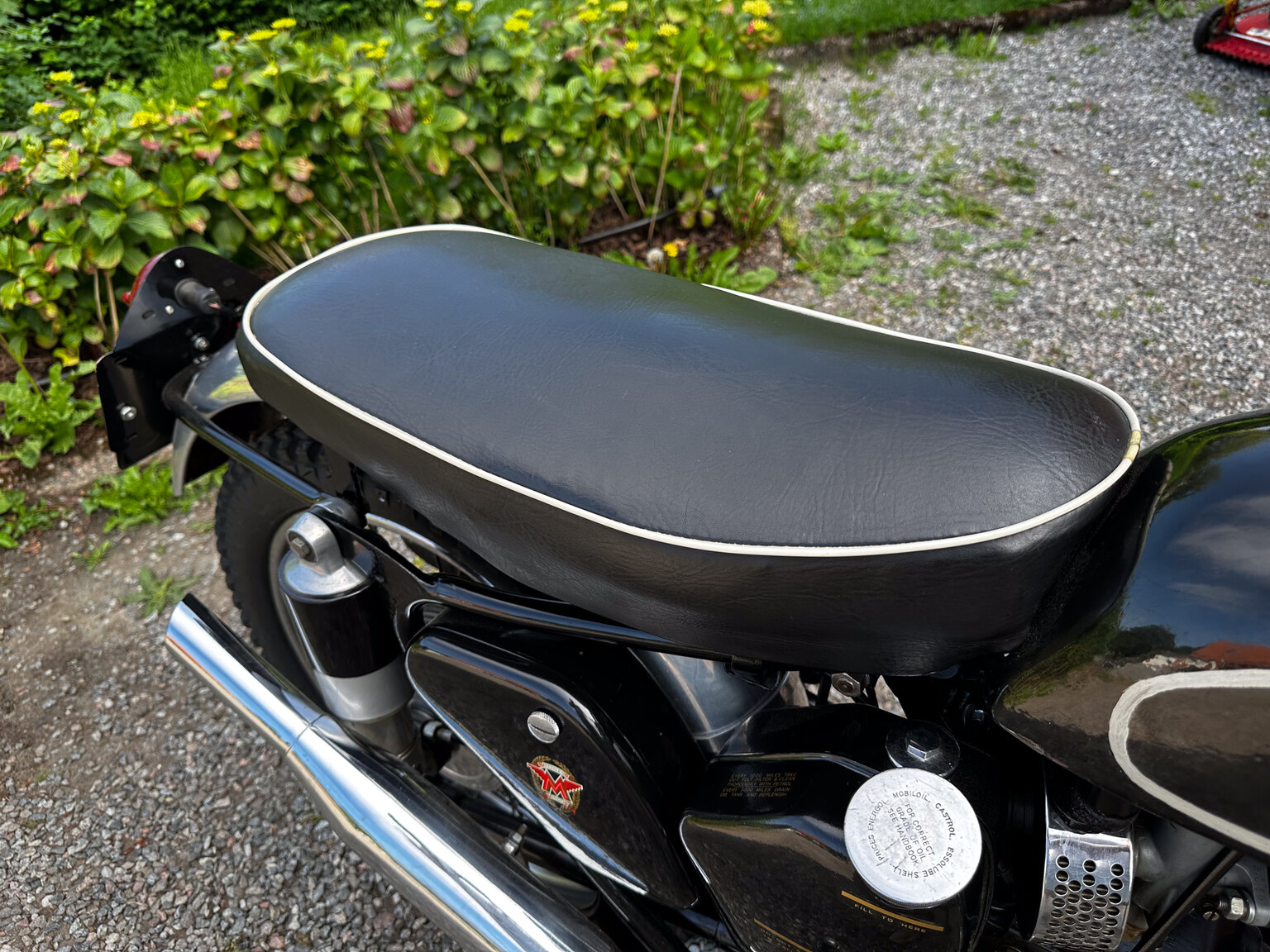 Exteriörbild på 1952 AJS 16MS 350cc Matchless-replica
